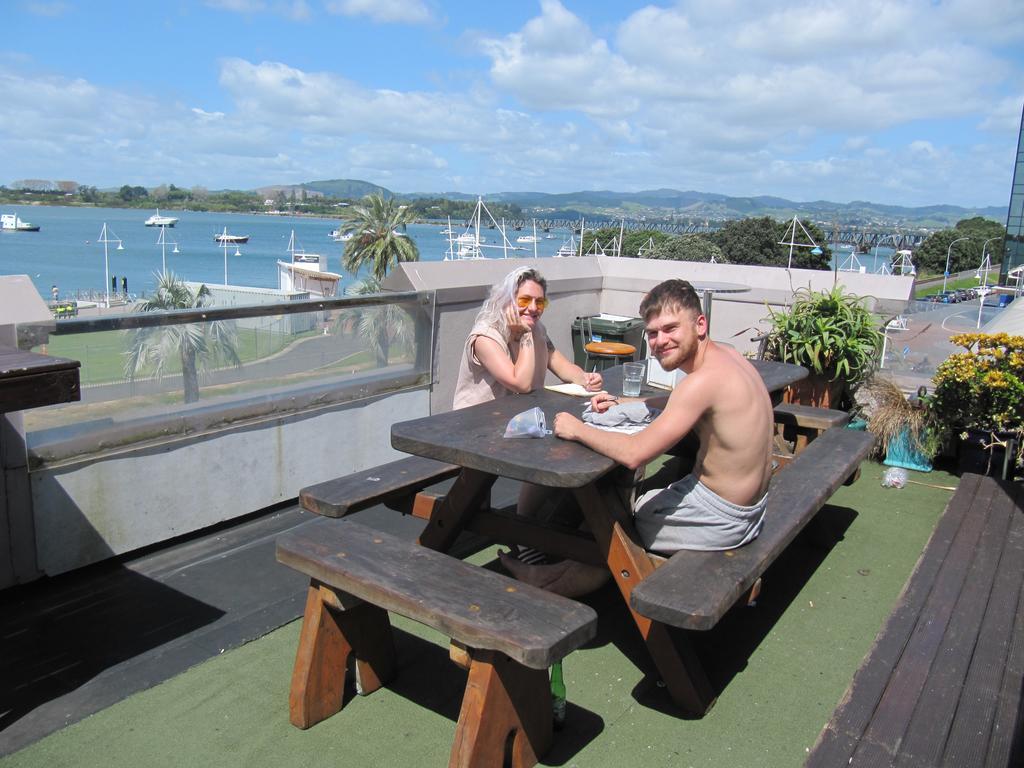 Harbourside City Backpackers Tauranga Eksteriør bilde